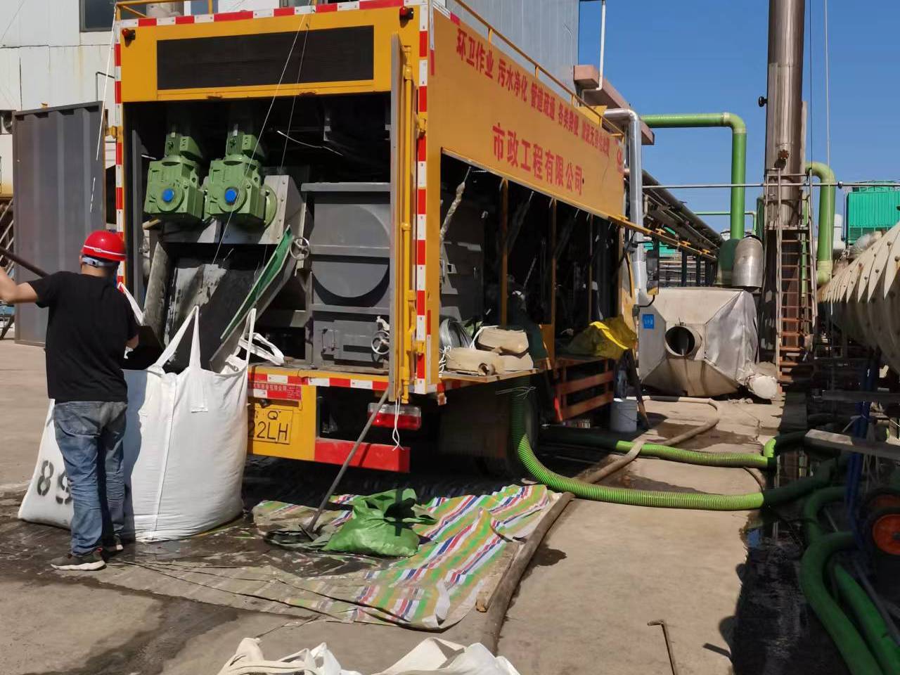 巢湖淤泥压干处理